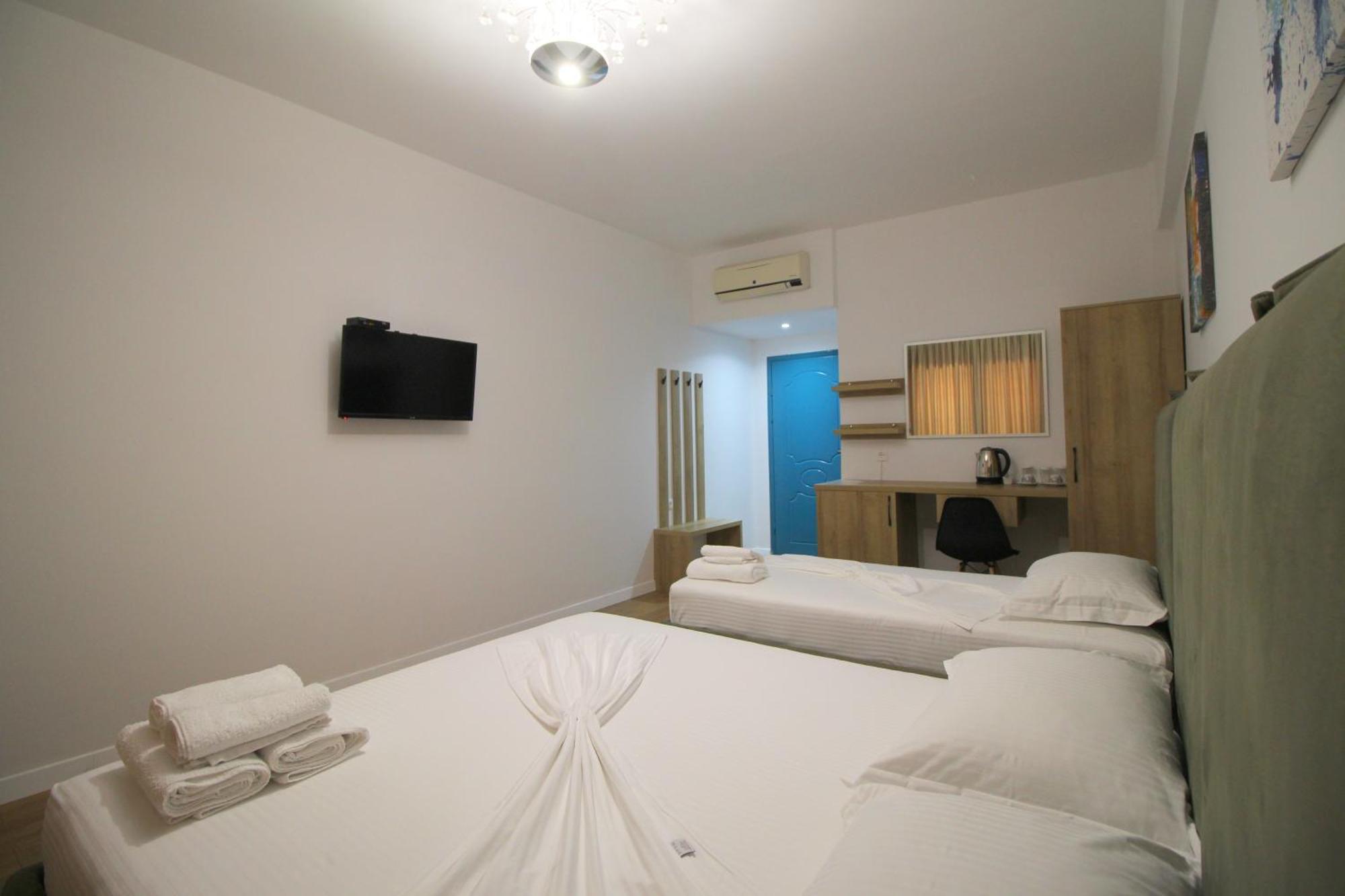 Ortus Hotel Sarandë Exterior foto