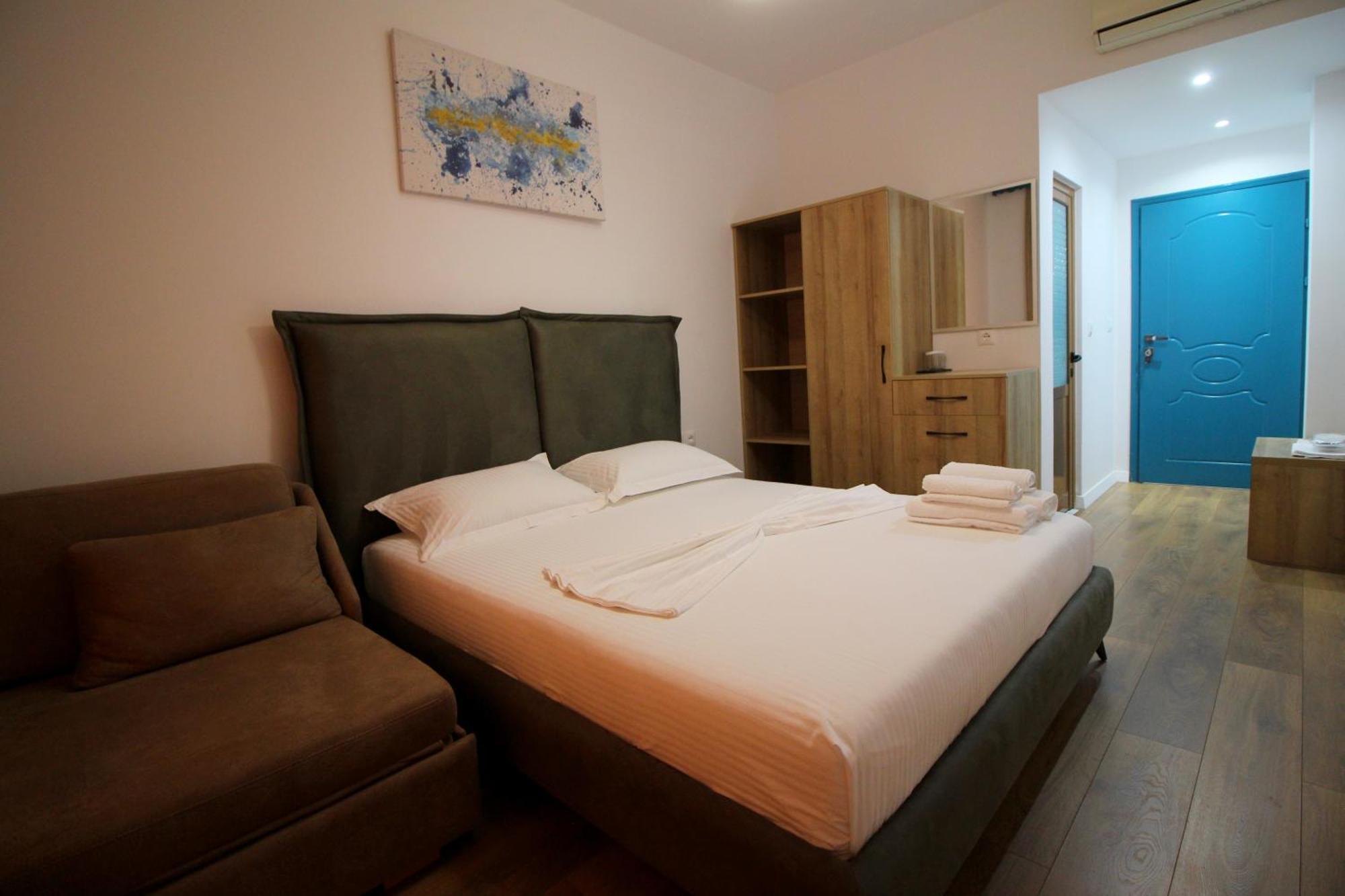 Ortus Hotel Sarandë Exterior foto
