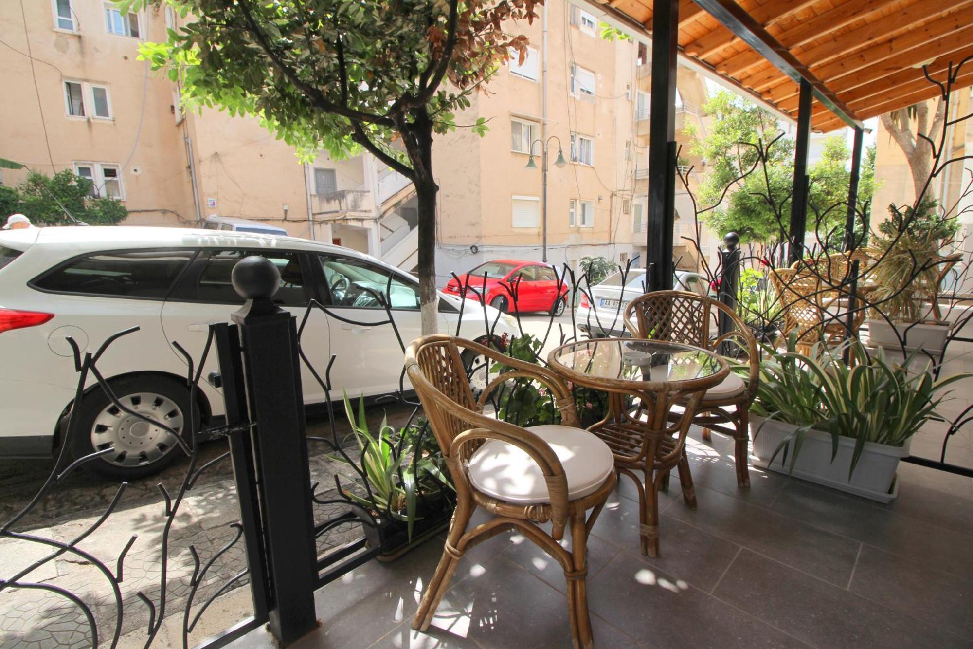 Ortus Hotel Sarandë Exterior foto